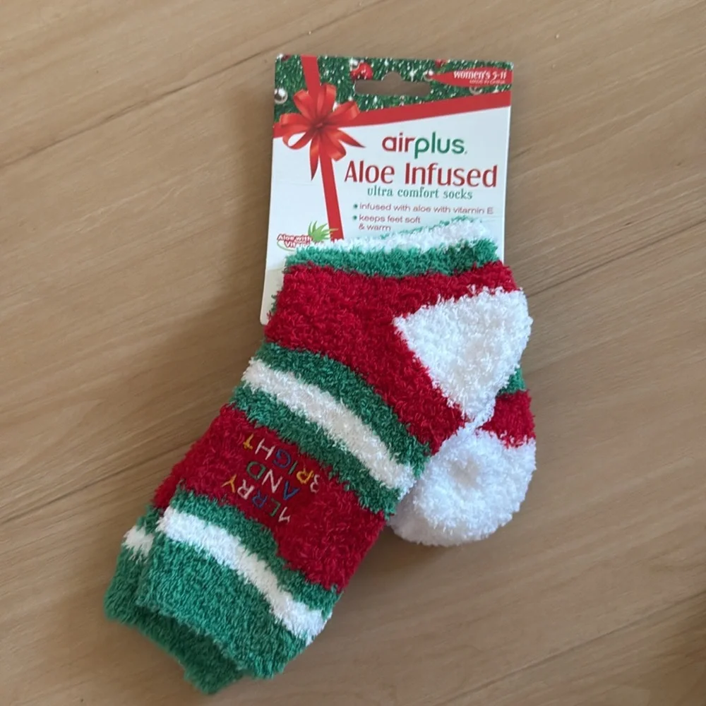 NWT BUNDLE OF FUZZY WARM HOLIDAY CHRISTMAS WINTER SOCKS FOR ADULTS & CHILDREN
